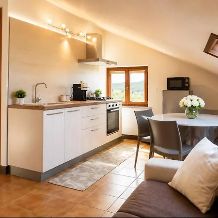 Apartamento Flower House , Ovada, Near The Station And Center Ovada