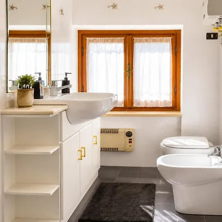 Apartamento Flower House , Ovada, Near The Station And Center